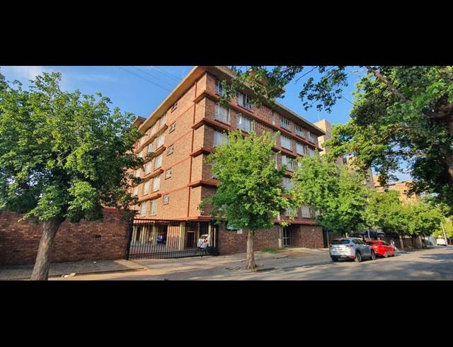 3 BEDROOM APARTMENT FOR SALE IN BEREA PARK